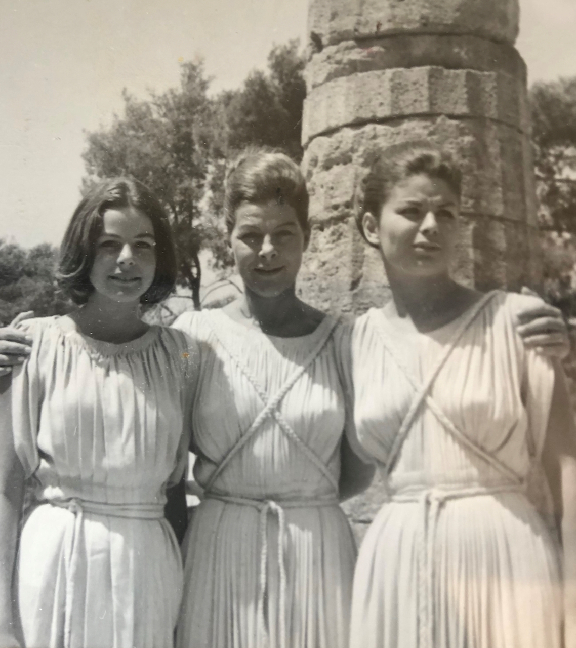 Katseli, her mother and sister dressed in ancient Greek garb in a 1960s photo.