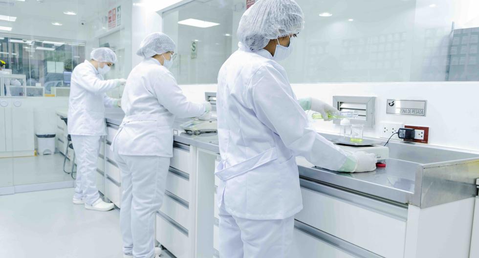 Scientitst in a laboratory