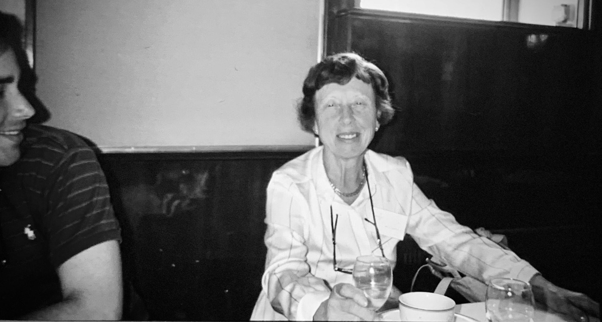 Mary Reynolds smiling as she poses for a photo at the 1980 Joyce Conference in Trieste, Italy