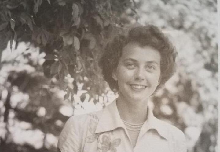 Cynthia Taft Morris as a graduate of Vassar in 1949. 