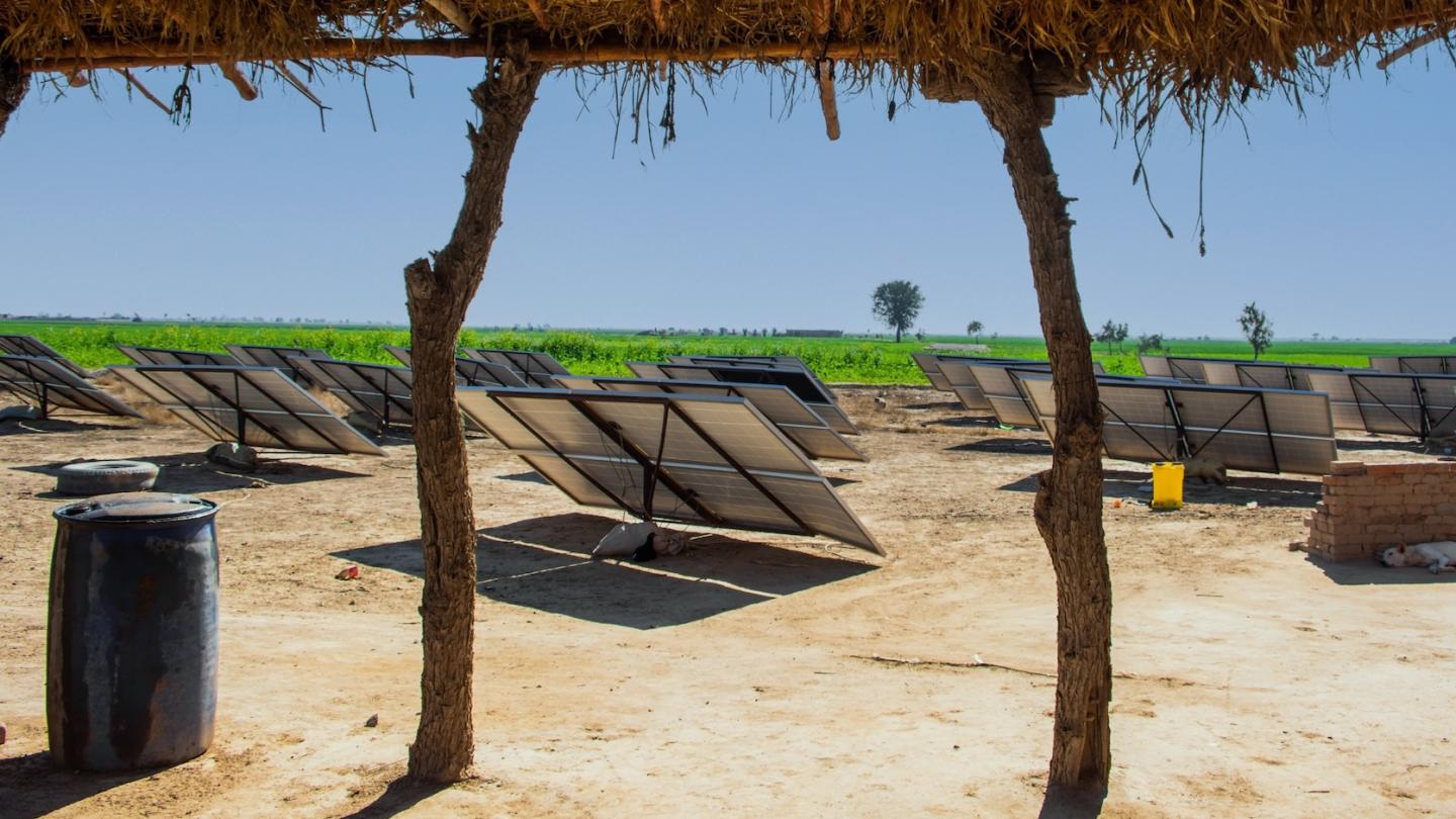 A solar-powered station of irrigation in the Thar desert, Western India. Photo by Hussain Warraich.